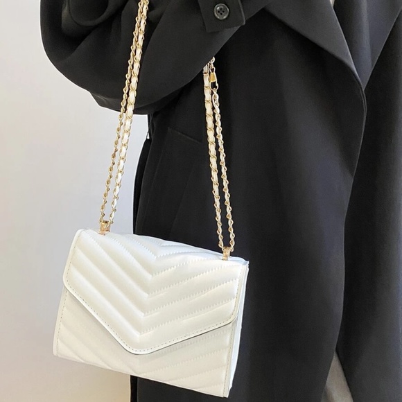 Luxe vegan Leather Quilted Chain Bag - Picture 8 of 10